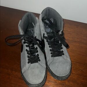 I have barely worn them, but i don’t have the space for them.